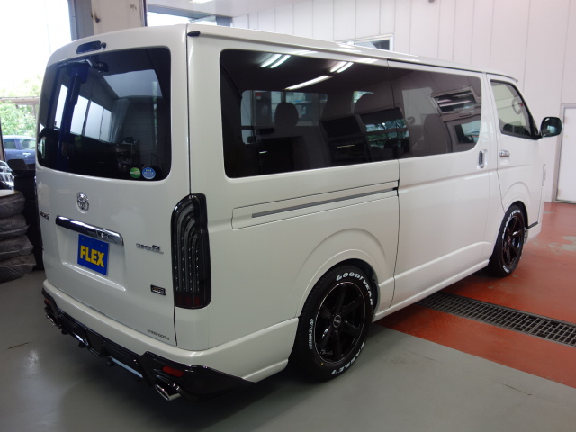 新車ハイエースＶ５０周年特別仕様車ＥＳＳＥＸフルエアロＫＩＴコンプリートカー入庫致しました！！