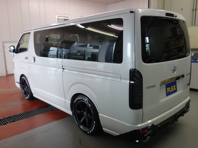 新車ハイエースＶ５０周年特別仕様車ＥＳＳＥＸフルエアロＫＩＴコンプリートカー入庫致しました！！