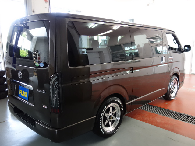 新車５０周年特別仕様車２０００ガソリン人気のナビパッケージ完成致しました！！即納車可能！！