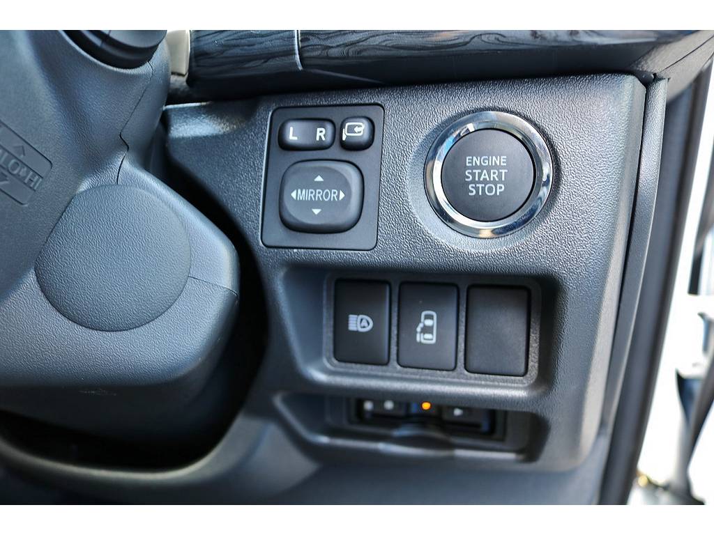 ＴＳＳ装備車！プッシュスタート・パワースライドドア等メーカーオプションも充実です！