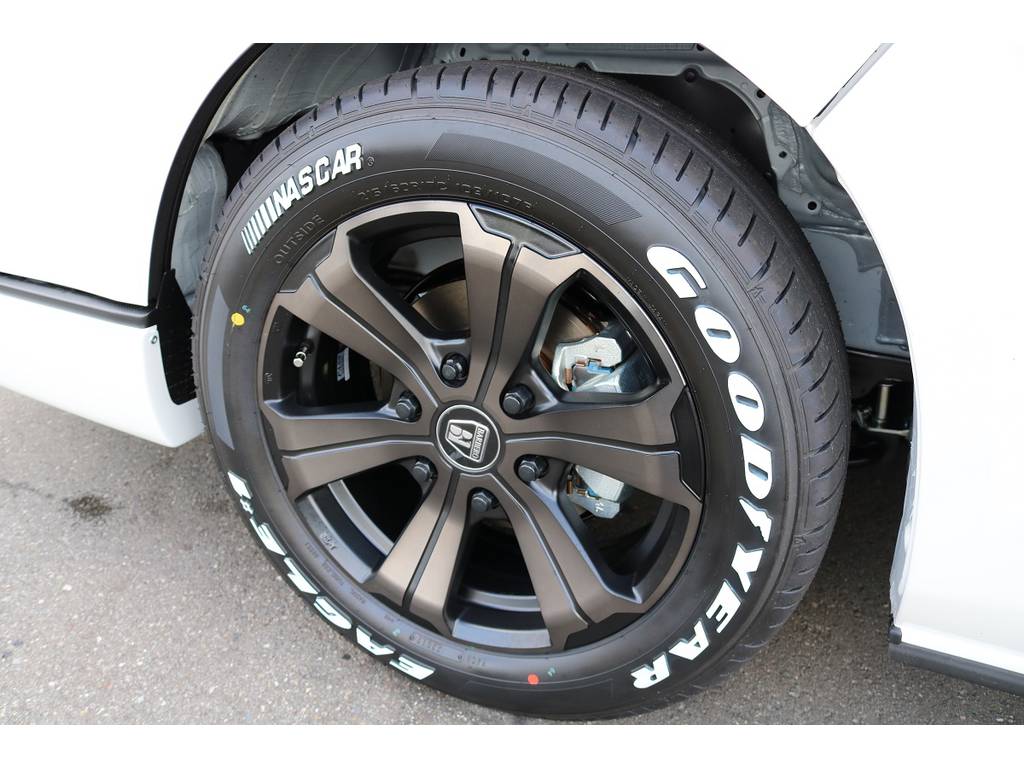 ＦＬＥＸオリジナルカラー　バルベロアーバングランデ１７インチＡＷ×ＧＯＯＤＹＥＡＲ　ＮＡＳＣＡＲタイヤ！