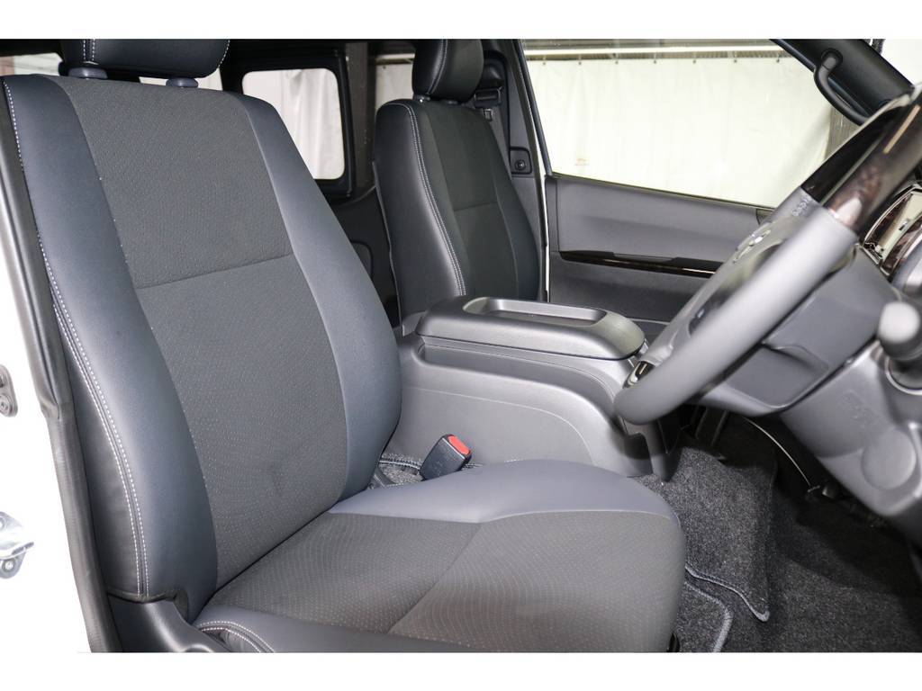 運転席側のドアを開けた時のイメージです！ハイエースは車高が高く前がないので運転しやすいですよ！