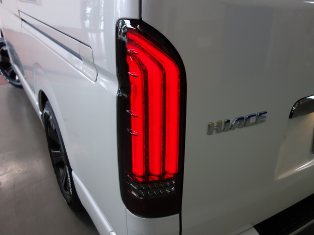新車ハイエースＶダークプライムⅡ２０００ガソリンナビパッケージ完成致しました！！
