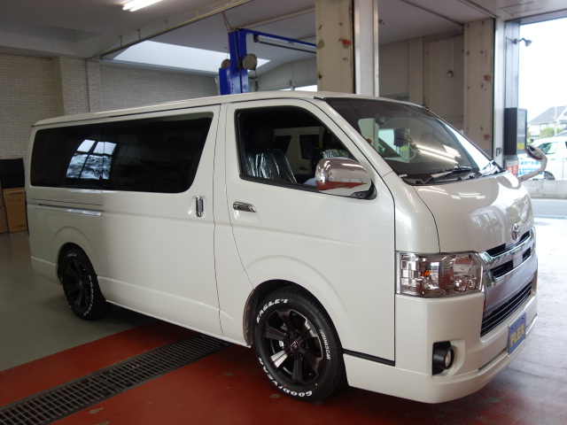 新車ハイエースＶダークプライムⅡ２０００ガソリンナビパッケージ完成致しました！！
