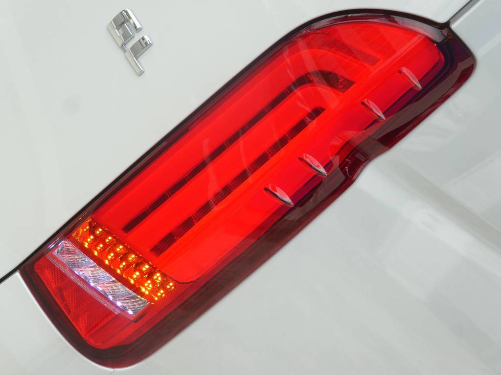 ヴァレンティ製ＲＥＶＯテールはウィンカーが流れます！！