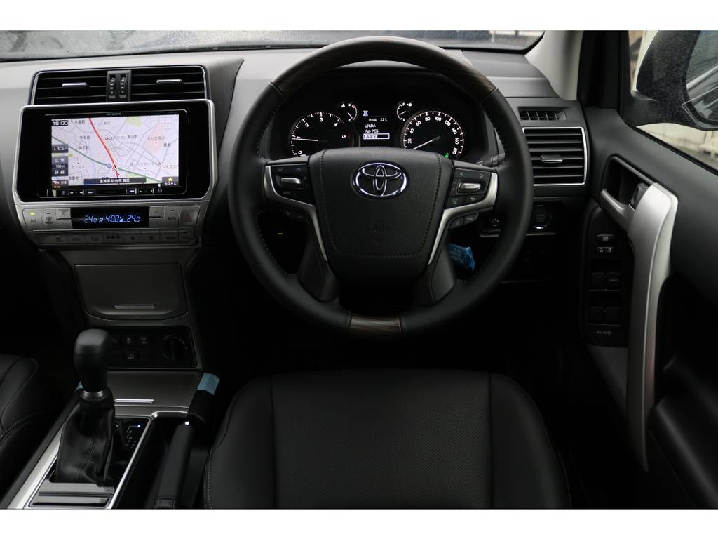 ステアリングスイッチ、クルーズコントロール、エアバッグと装備も充実★こちらの新型モデルからは、エアバッグ部にステッチが入りオシャレになってます★