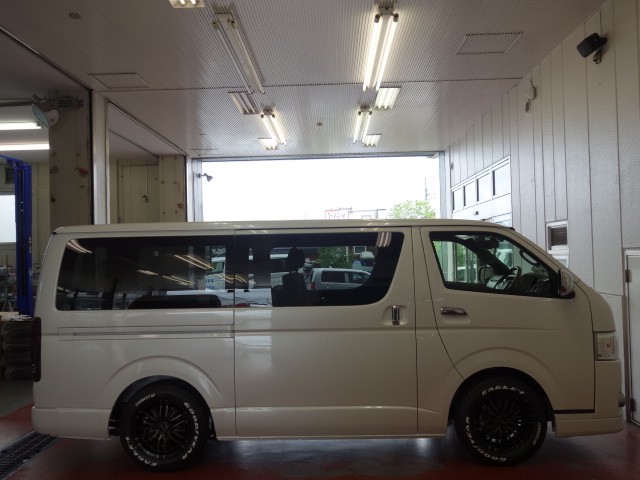 残り僅か新車ハイエースＶ５０周年特別仕様車ディーゼルナビパッケージ完成致しました！！