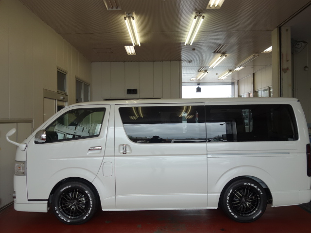 残り僅か新車ハイエースＶ５０周年特別仕様車ディーゼルナビパッケージ完成致しました！！