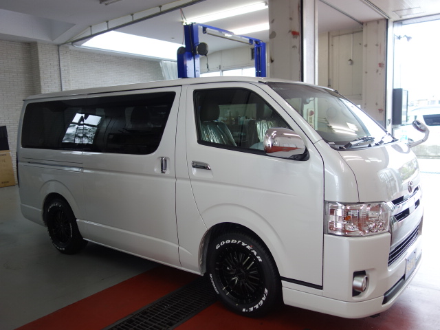 残り僅か新車ハイエースＶ５０周年特別仕様車ディーゼルナビパッケージ完成致しました！！