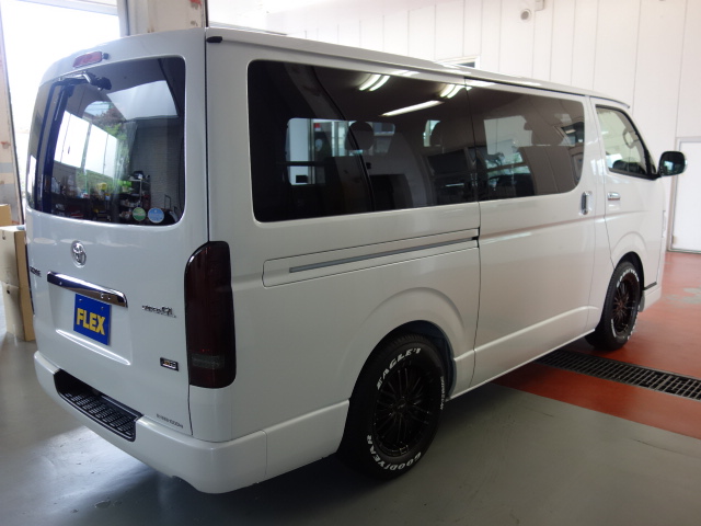 残り僅か新車ハイエースＶ５０周年特別仕様車ディーゼルナビパッケージ完成致しました！！
