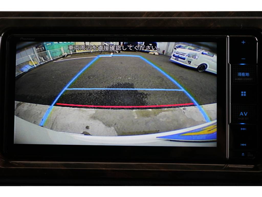 バックカメラ搭載ですので車体の大きいハイエースの駐車も楽々です♪