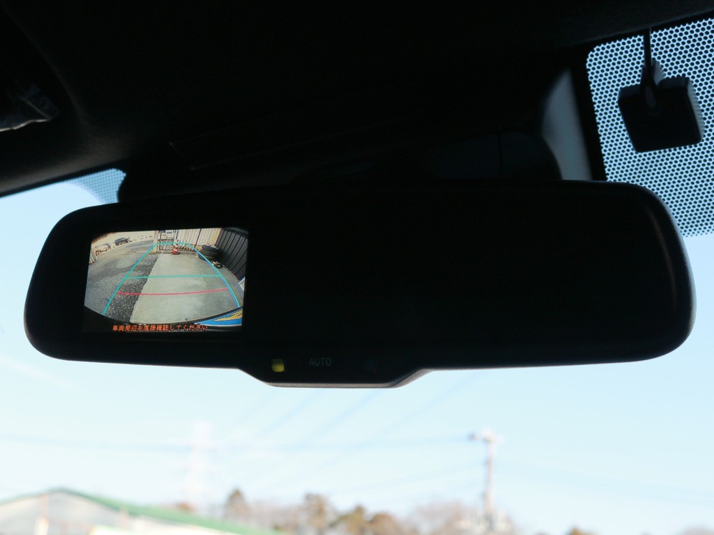 メーカーオプション　バックモニター内蔵自動防眩インナーミラー！