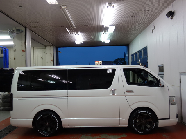新車ハイエースＶダークプライムⅡ２８００ディーゼルターボナビパッケージ完成致しました！！