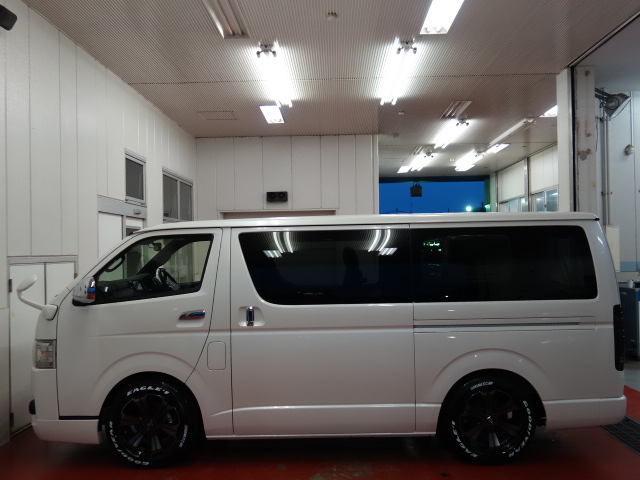 新車ハイエースＶダークプライムⅡ２８００ディーゼルターボナビパッケージ完成致しました！！