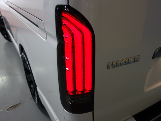 新車ハイエースＶダークプライムⅡ２８００ディーゼルターボナビパッケージ完成致しました！！
