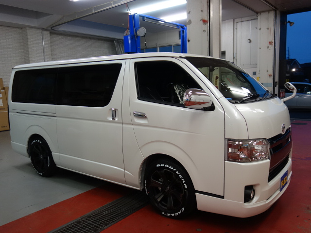 新車ハイエースＶダークプライムⅡ２８００ディーゼルターボナビパッケージ完成致しました！！
