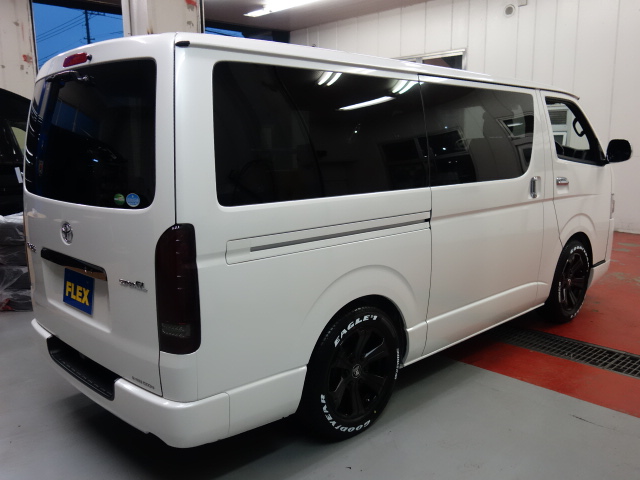 新車ハイエースＶダークプライムⅡ２８００ディーゼルターボナビパッケージ完成致しました！！