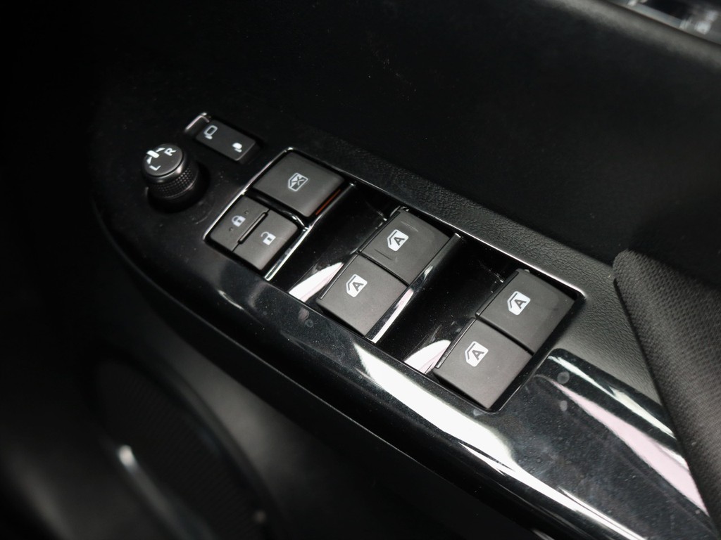 電動格納サイドミラー。全窓ＡＵＴＯ開閉式パワーウインドウ。