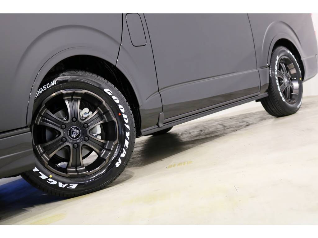 バルベロ ワイルドディープス１７インチアルミホイール（ＦＬＥＸ専用カラー）＆ナスカータイヤ！車検対応のオリジナルオーバーフェンダーも装着！