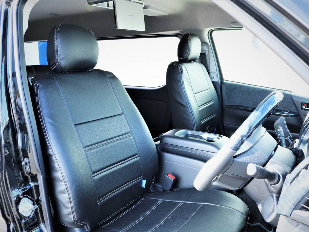 運転席シート、黒革調シートカバー付き！