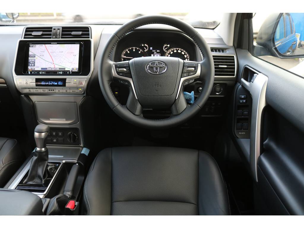 ステアリングスイッチ、クルーズコントロール、エアバッグと装備も充実★こちらの新型モデルからは、エアバッグ部にステッチが入りオシャレになってます★