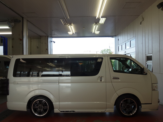 新車ハイエースＶ５０周年特別仕様車４１５コブラフルエアロＫＩＴ完成しました！！スポーティーな１台！！