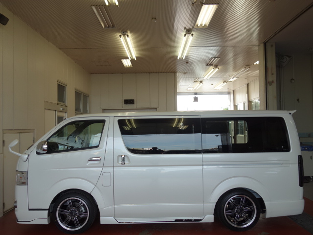 新車ハイエースＶ５０周年特別仕様車４１５コブラフルエアロＫＩＴ完成しました！！スポーティーな１台！！