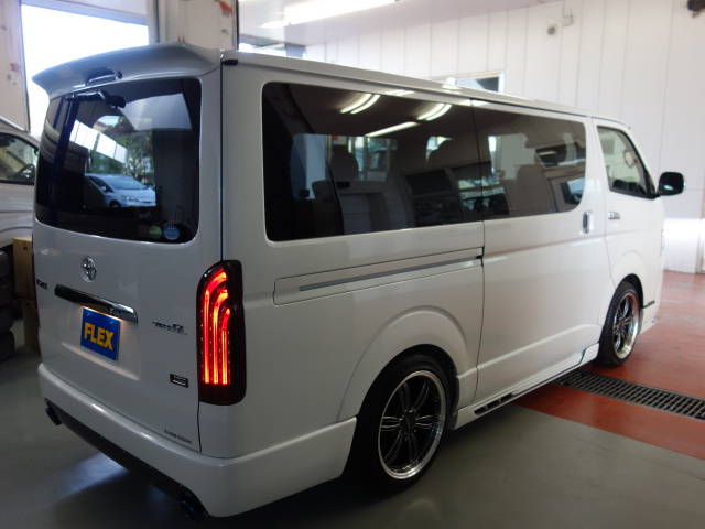 新車ハイエースＶ５０周年特別仕様車４１５コブラフルエアロＫＩＴ完成しました！！スポーティーな１台！！