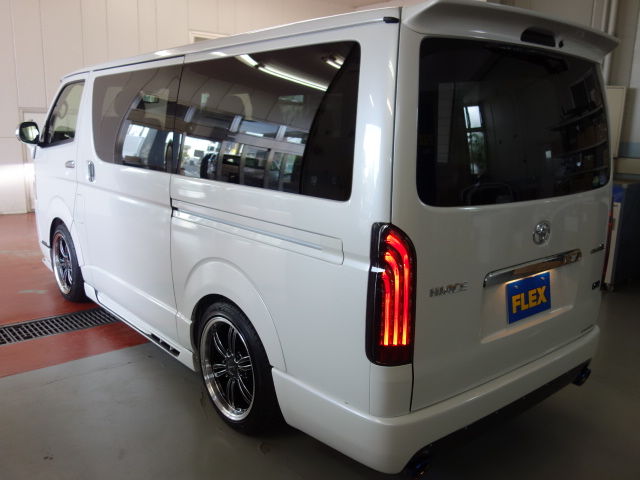 新車ハイエースＶ５０周年特別仕様車４１５コブラフルエアロＫＩＴ完成しました！！スポーティーな１台！！