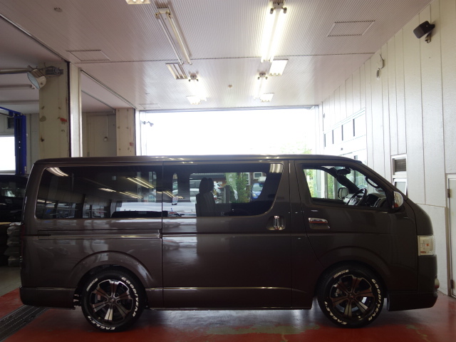 新車ハイエースＶ50周年特別仕様車ナビパッケージ完成致しました！！