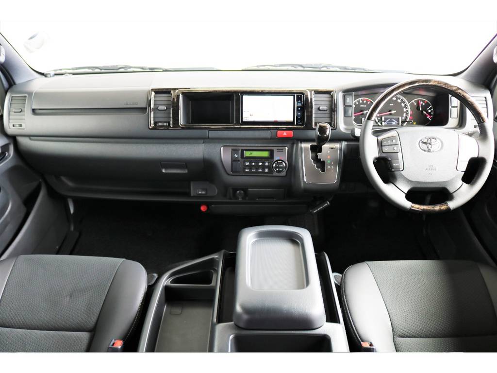 ドライビングポジションが高いので運転しやすいですよ!!