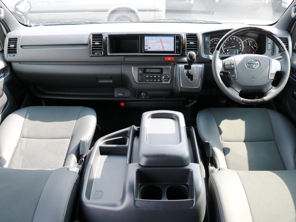 特別装備点多数の特別仕様車【ダークプライムⅡ】のハイエース　ワイドバンが入庫致しました♪