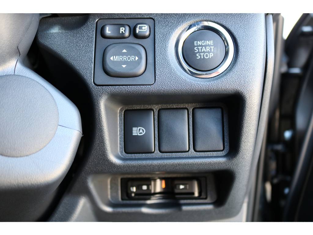 バックカメラのナビ連動＆ステアリングスイッチのナビ連動加工が済ませてあります♪ＵＳＢ電源の増設もご相談下さい！