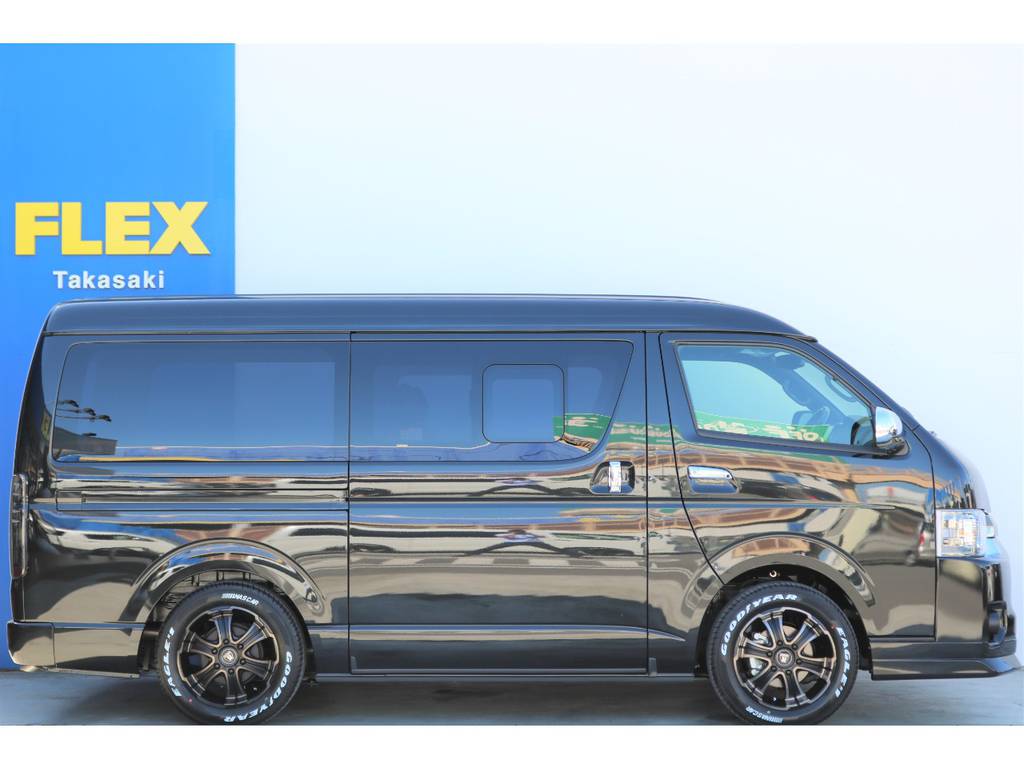 両側パワースライドドア無しの車両です！車中泊に快適な小窓が両側に取付けてあります♪