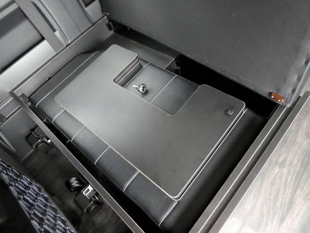 ベットマットや家具はすべて収納可能となります！！