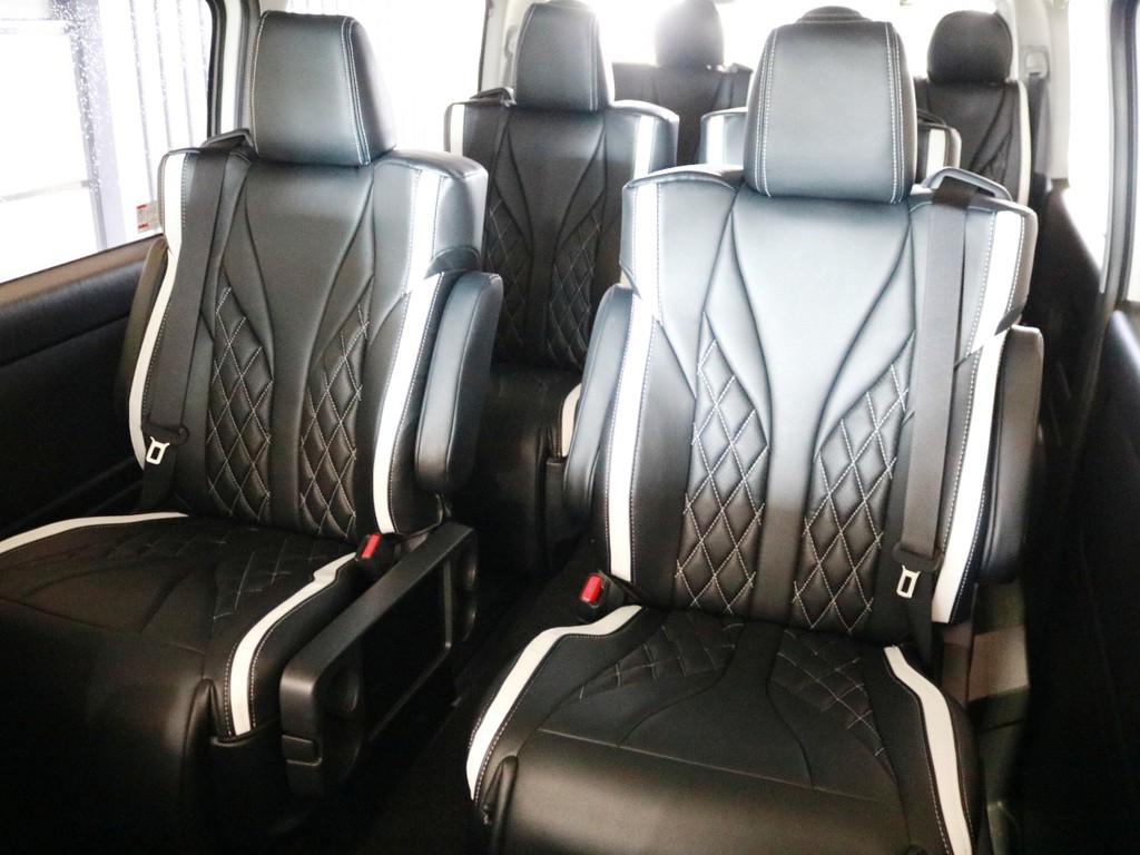 オットマン付きキャプテンシート×４脚＆ロングスライドレールを標準装備したファインテックツアラー♪