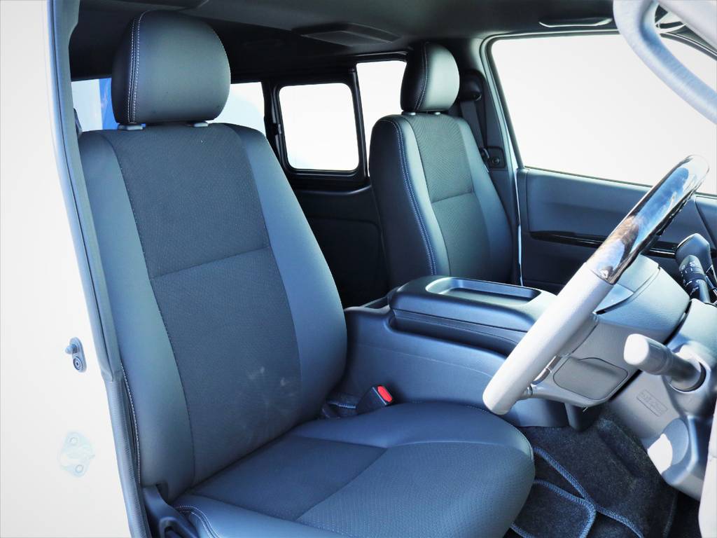 運転席シート、ハーフレザーシート！