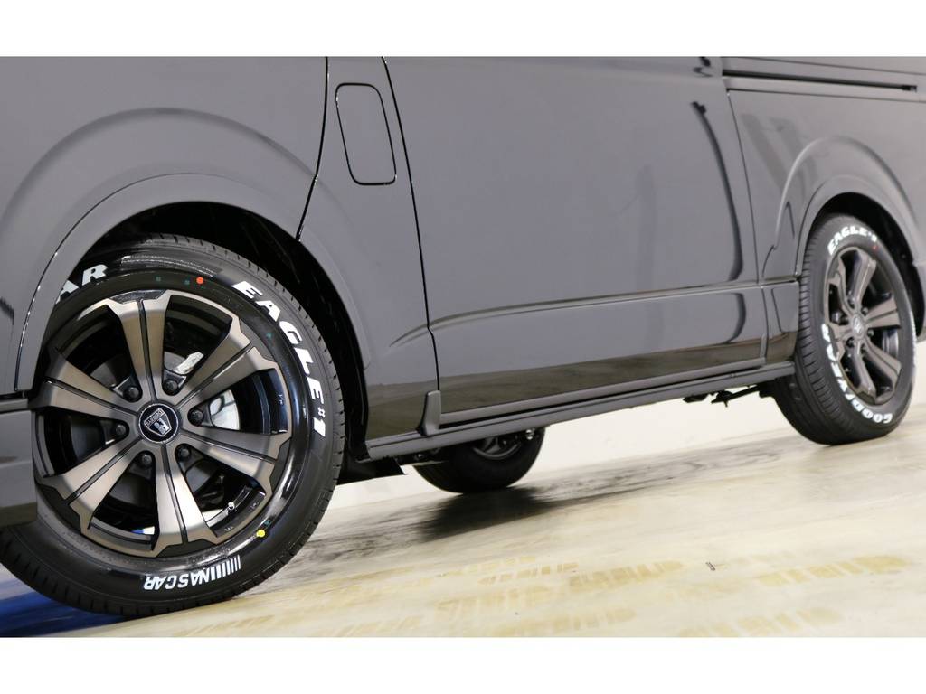 ＦＬＥＸ専用カラーのバルベロ１７インチアルミホイール（アーバングランデ）＆グッドイヤー　ナスカータイヤ！ＦＬＥＸオリジナルフェンダーも装着！