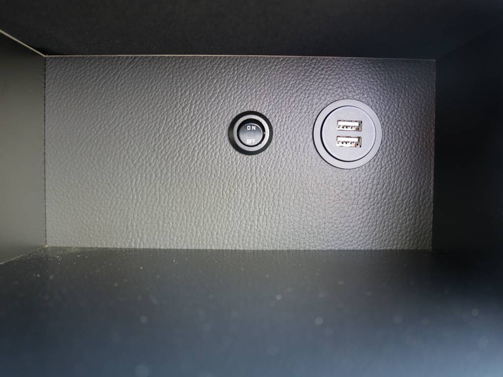 サイドドアを開くと便利なＵＳＢソケット！