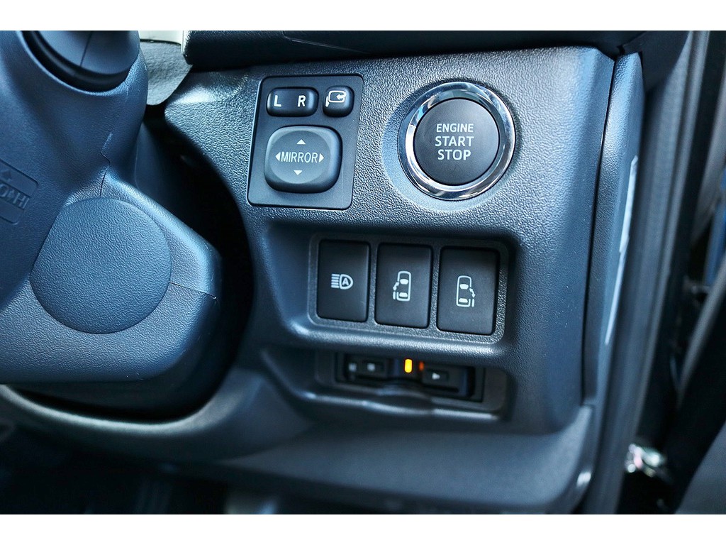 ＴＳＳ装備車両！プッシュスタート・両側パワースライドドア装備！