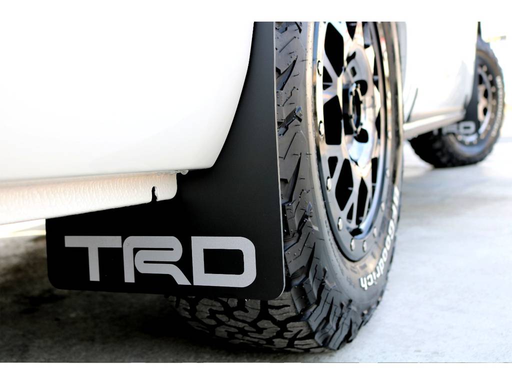 TRD製マッドフラップ！赤もありますが今回はブラックカラーでまとめてみました！
