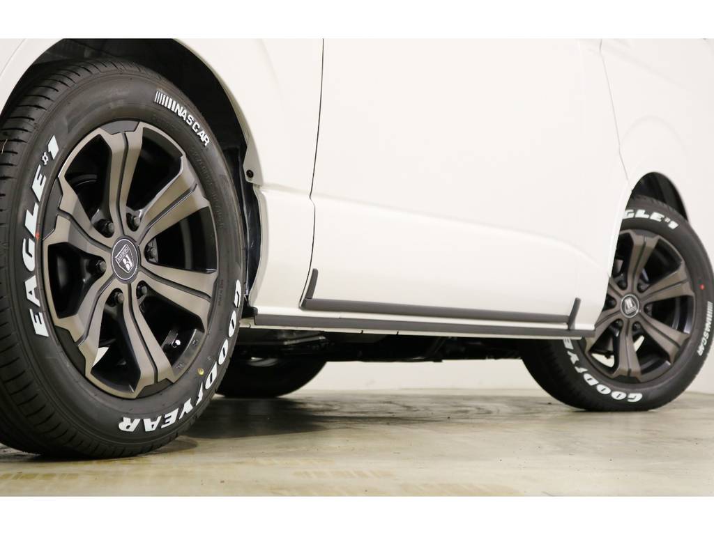 ＦＬＥＸ専用カラーのバルベロ１７インチアルミホイール（アーバングランデ）＆グッドイヤー　ナスカータイヤ！車検対応のＦＬＥＸオリジナルフェンダーも装着！