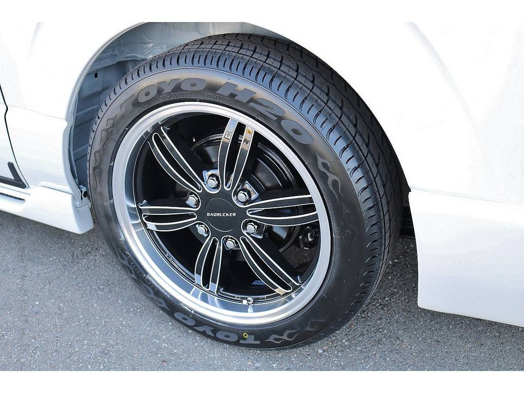 ４１５ｃｏｂｒａ　バッドラッカー１８インチＡＷ×ＴＯＹＯ　Ｈ２０タイヤ！ホイールもエアロに合わせて選んでおります！車検対応！