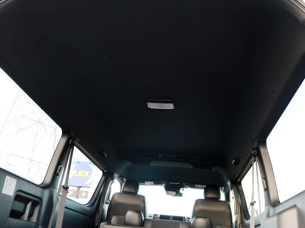 特別仕様車　ダークプライムⅡは、天井やトリム（車内の壁）等がブラックカラーとなっており、高級感のある内装となっております♪