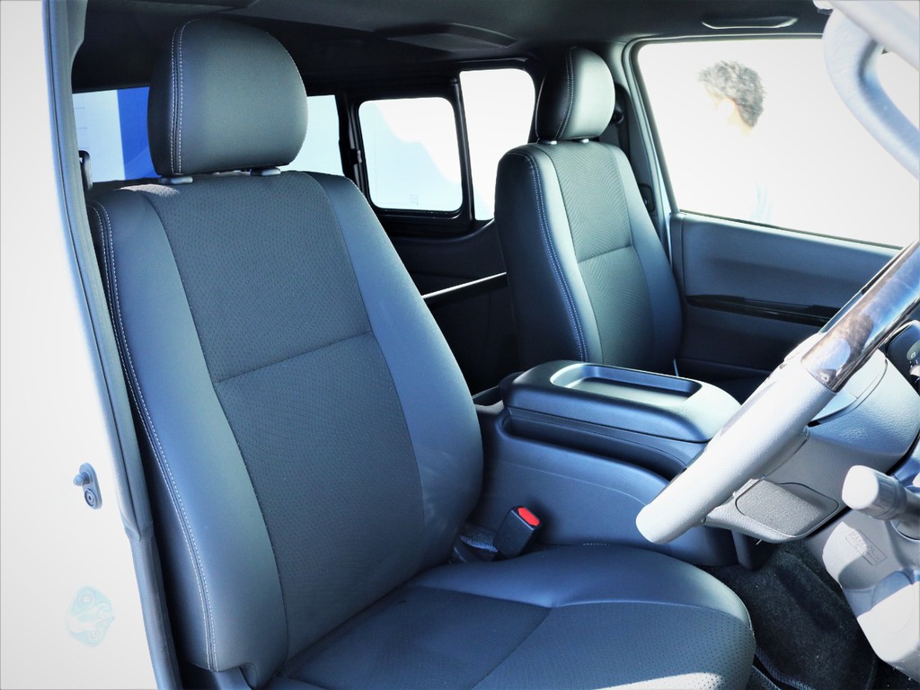 運転席シート、ハーフレザーシート！