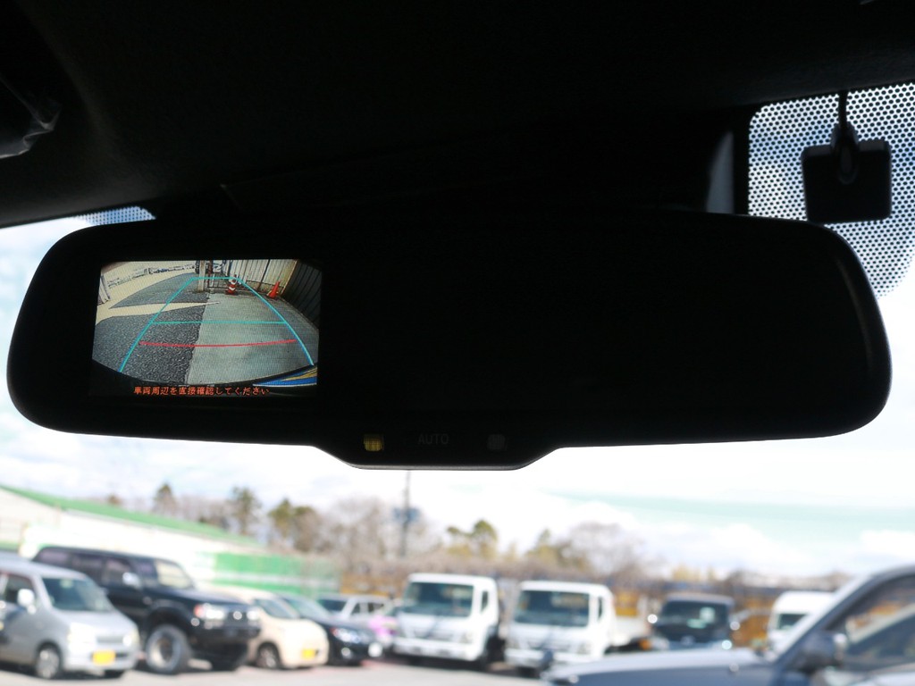 メーカーオプション　バックモニター内蔵自動防眩インナーミラー！