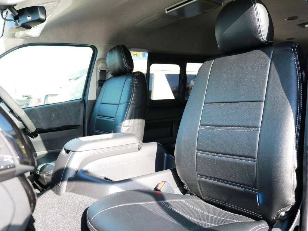 運転席・助手席　黒革調シートカバー装着済み！