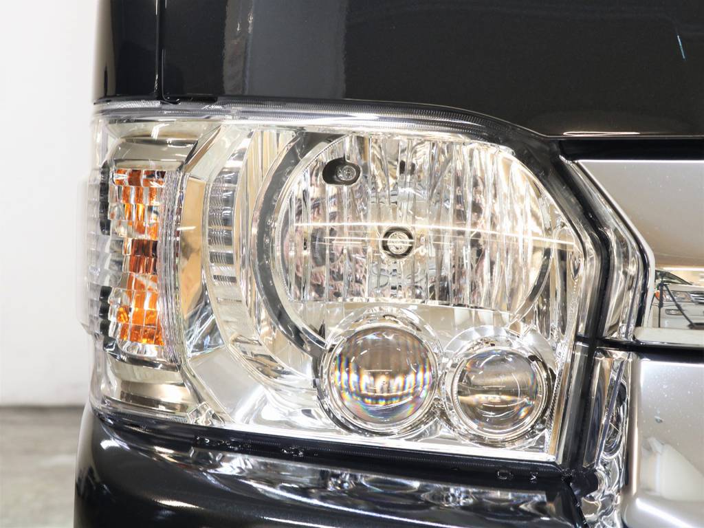 ＬＥＤヘッドランプなどメーカーオプションはフル装備です！
