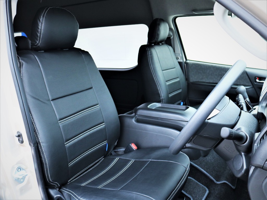 運転席シート、黒革調シートカバー！