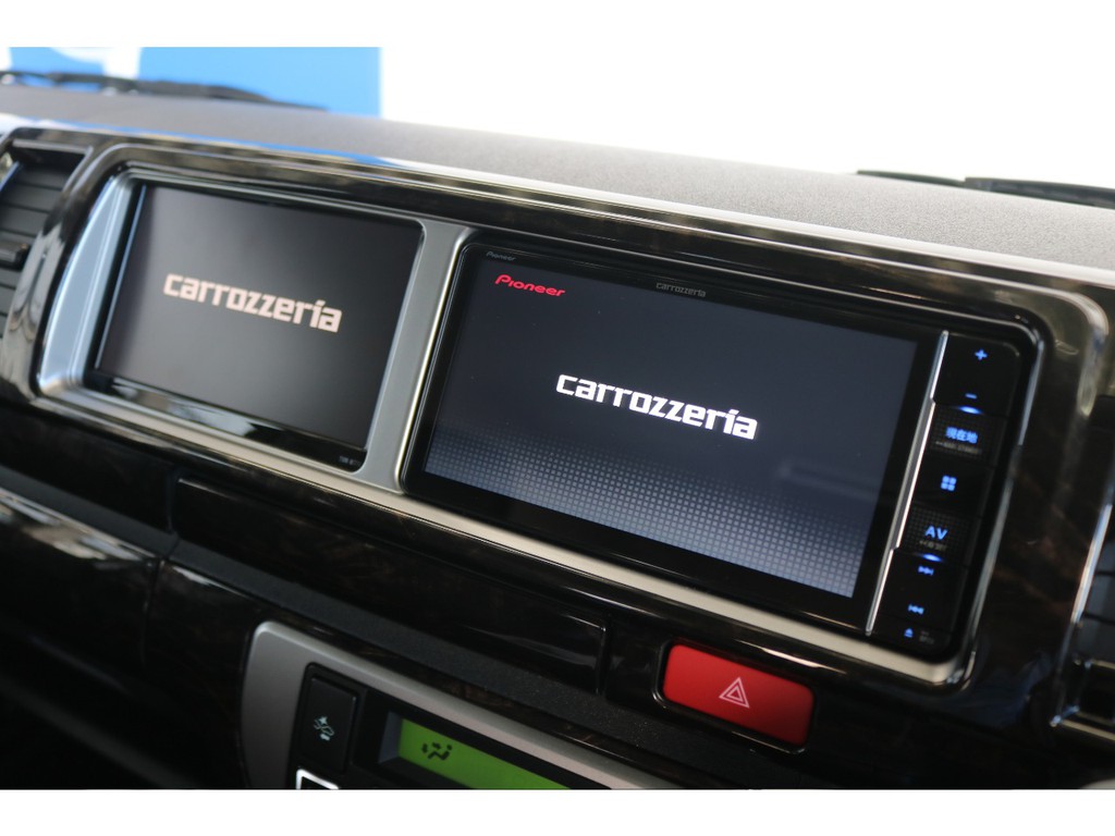 ナビ装着は勿論ですが、サブモニターまでもが装着していますので、地図と映像を両画面で独立して見れます！